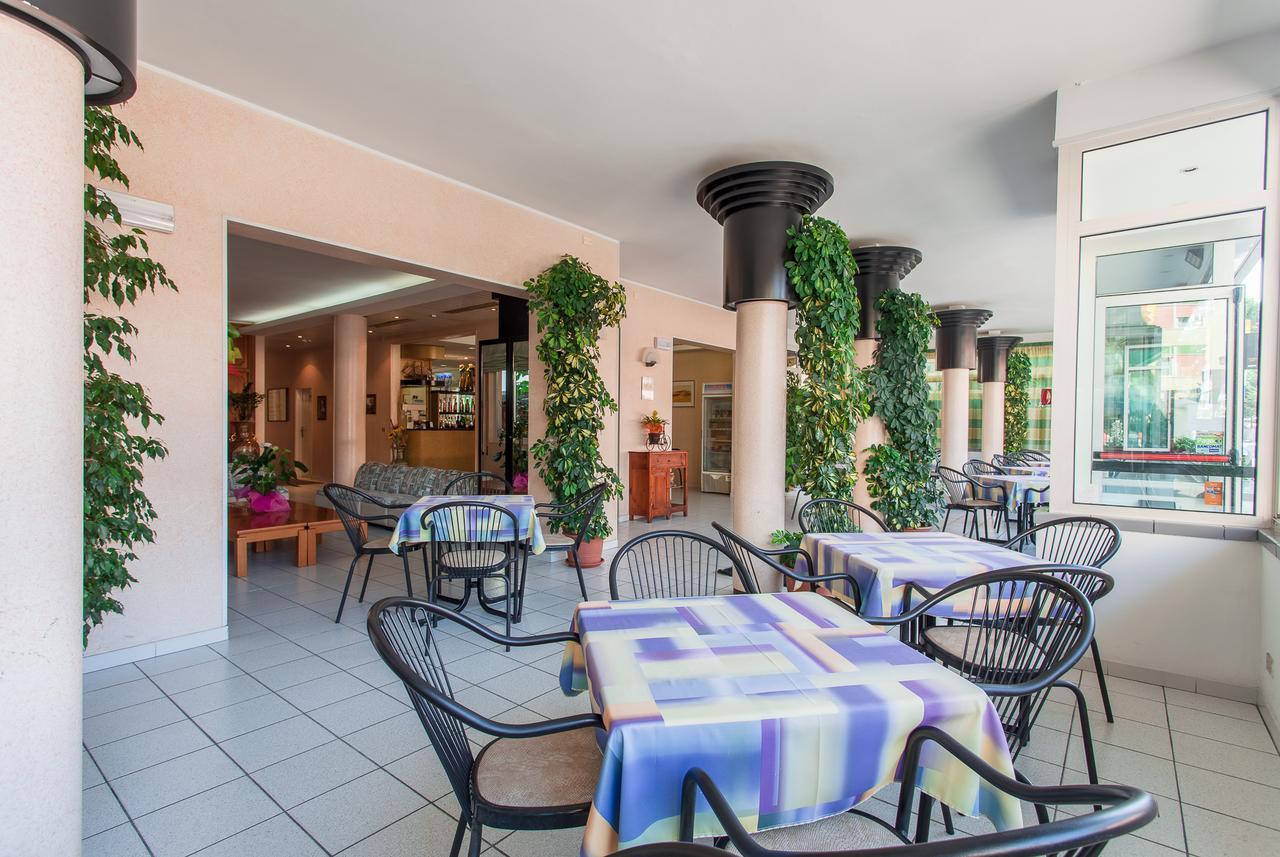 Hotel Benvenuti Gatteo a Mare Exterior photo