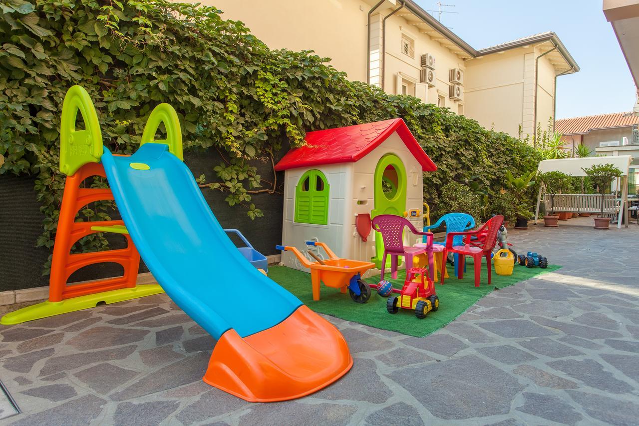 Hotel Benvenuti Gatteo a Mare Exterior photo